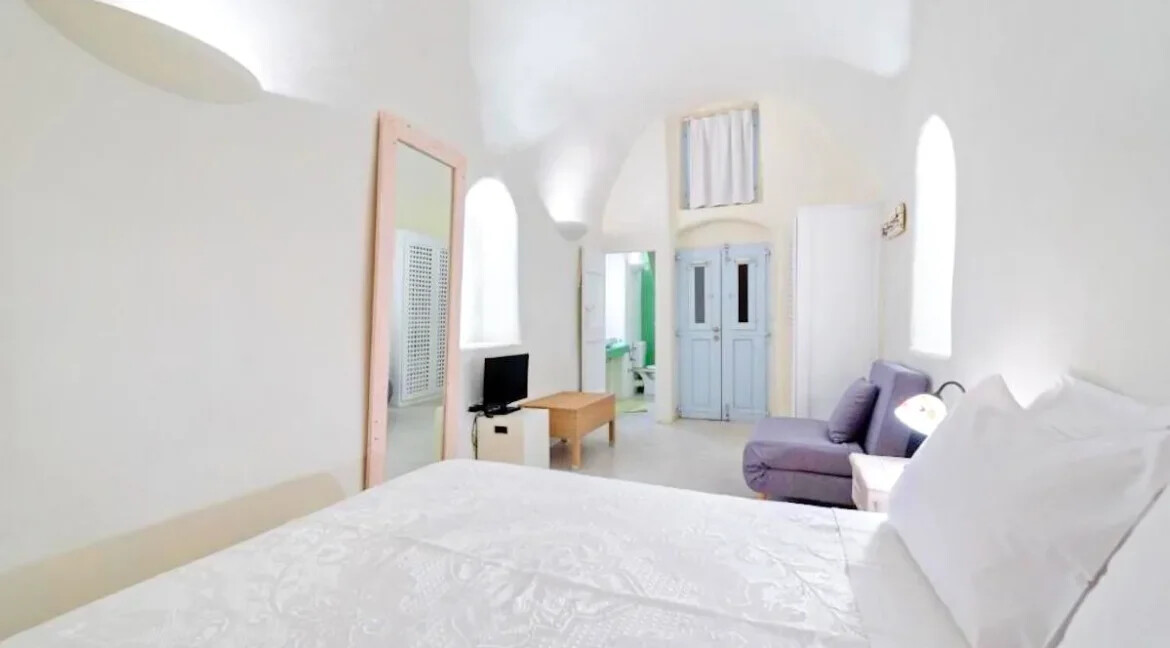Beautiful Maisonette for Sale in Santorini 14