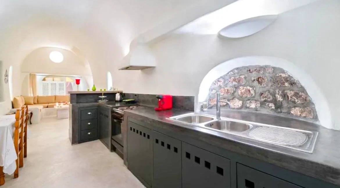 Beautiful Maisonette for Sale in Santorini 15