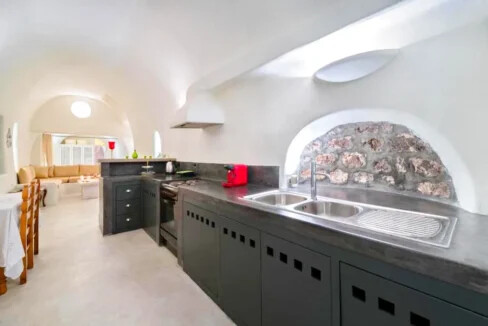 Beautiful Maisonette for Sale in Santorini 15