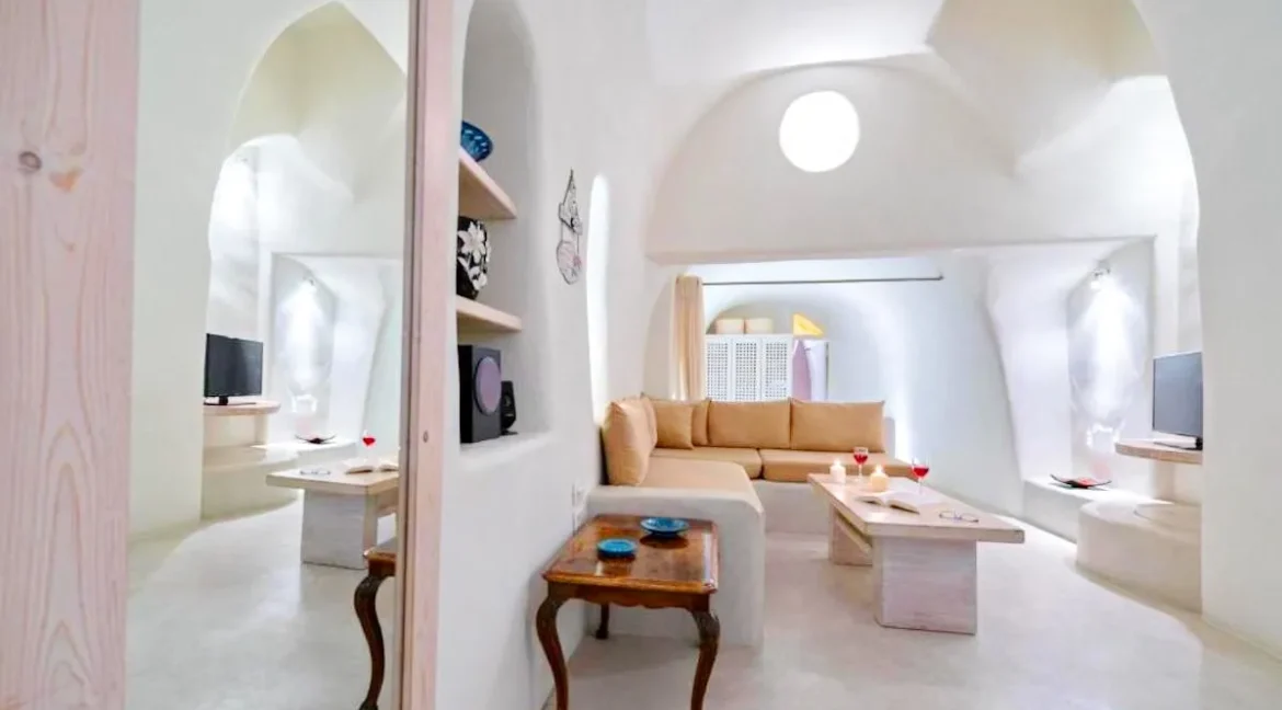 Beautiful Maisonette for Sale in Santorini 16