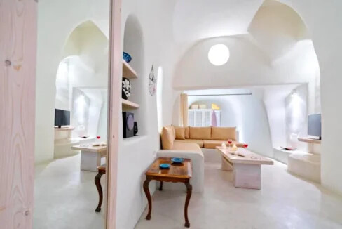 Beautiful Maisonette for Sale in Santorini 16