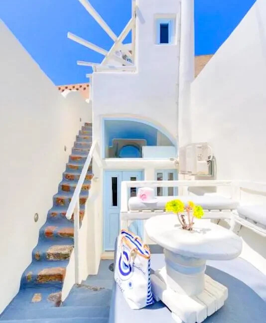 Beautiful Maisonette for Sale in Santorini 17