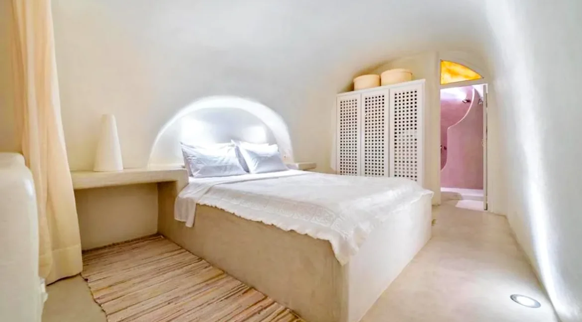 Beautiful Maisonette for Sale in Santorini 2
