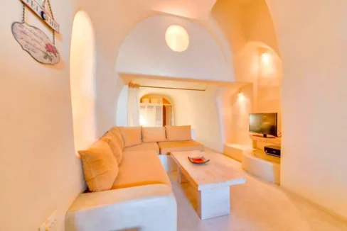 Beautiful Maisonette for Sale in Santorini 23