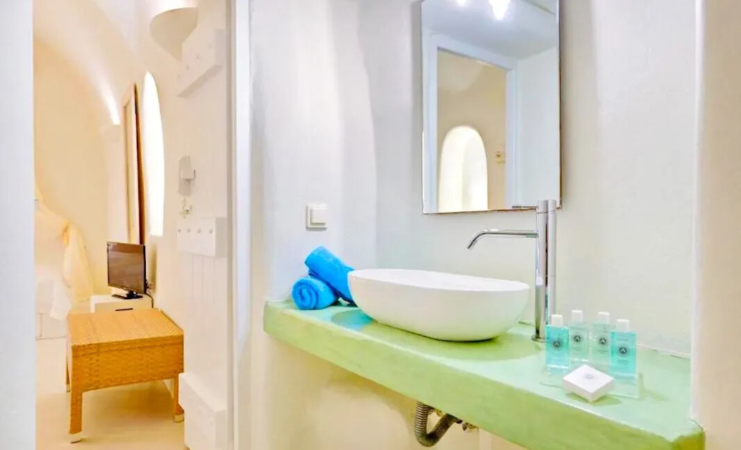 Beautiful Maisonette for Sale in Santorini 25