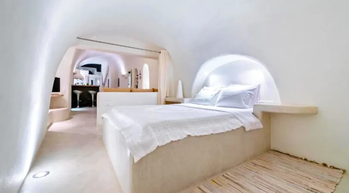Beautiful Maisonette for Sale in Santorini 26