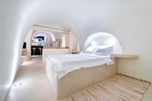 Beautiful Maisonette for Sale in Santorini 26