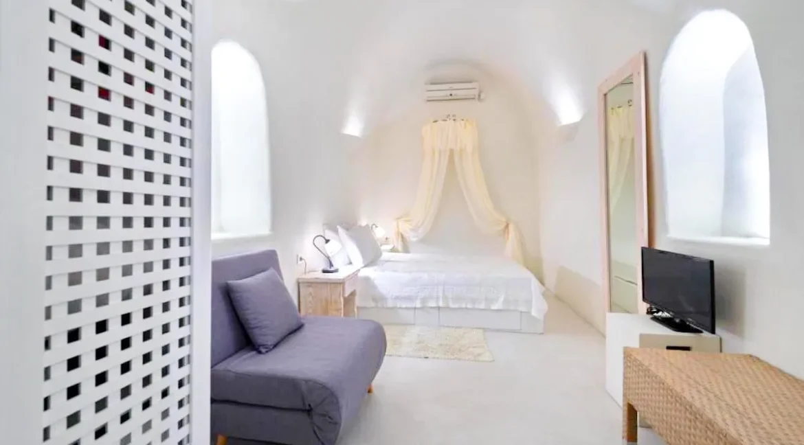 Beautiful Maisonette for Sale in Santorini 3