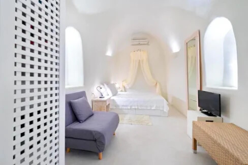 Beautiful Maisonette for Sale in Santorini 3