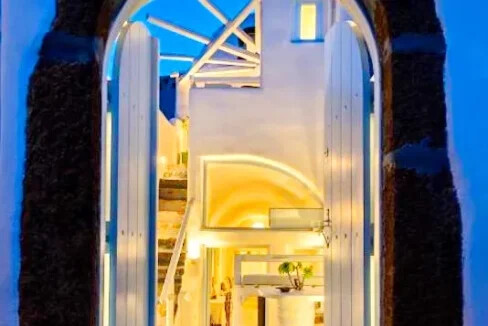 Beautiful Maisonette for Sale in Santorini 6