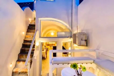 Beautiful Maisonette for Sale in Santorini 8