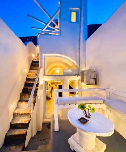 Beautiful Maisonette for Sale in Santorini 8
