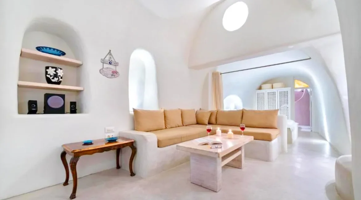 Beautiful Maisonette for Sale in Santorini 9