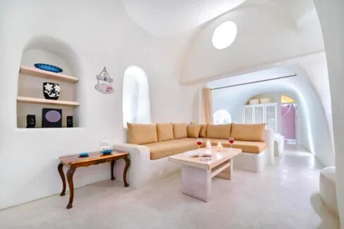 Beautiful Maisonette for Sale in Santorini 9