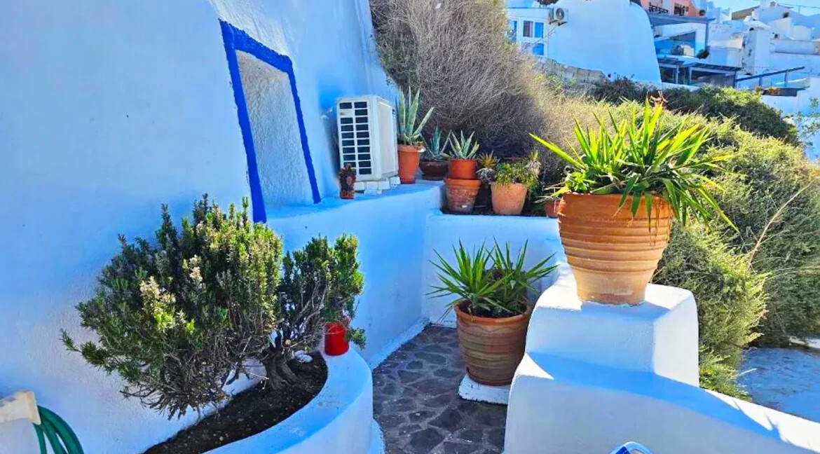 Cave House for Sale in Firostefani, Santorini 15
