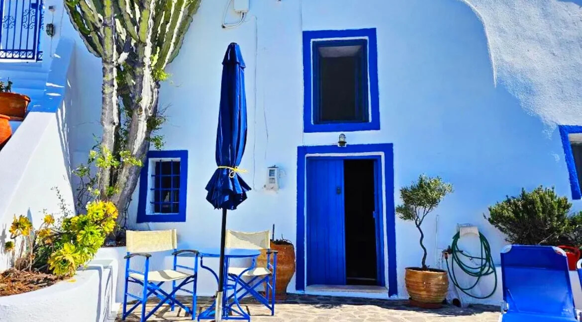 Cave House for Sale in Firostefani, Santorini 19