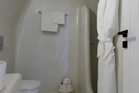 Cave House for Sale in Imerovigli, Santorini 1