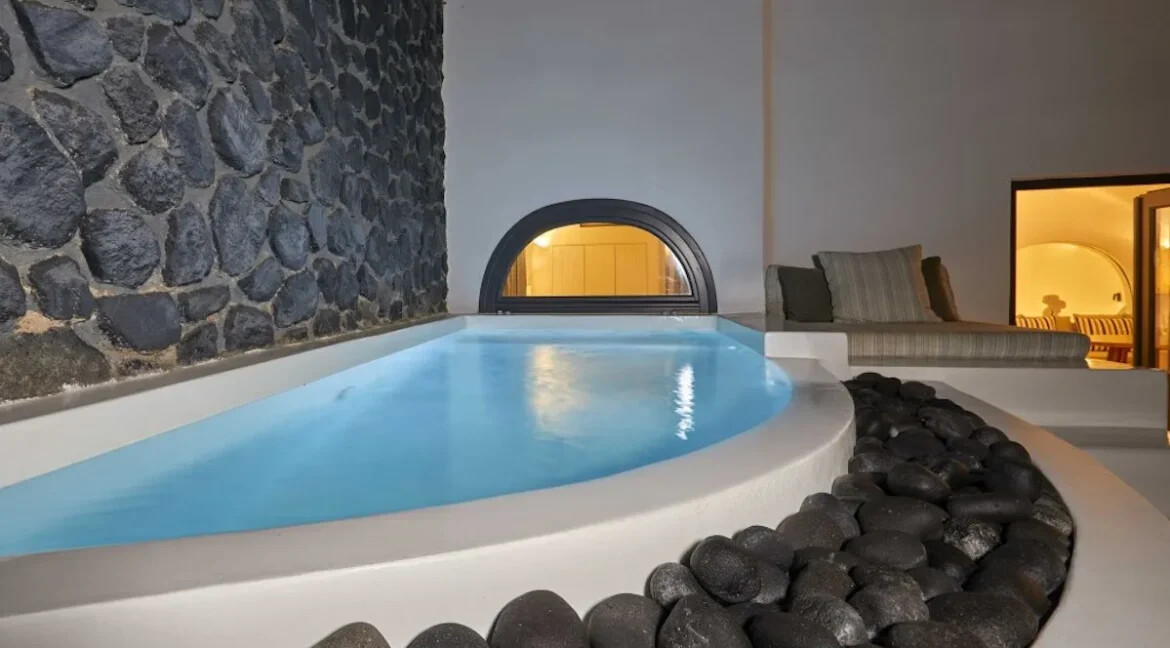 Cave House for Sale in Imerovigli, Santorini 10