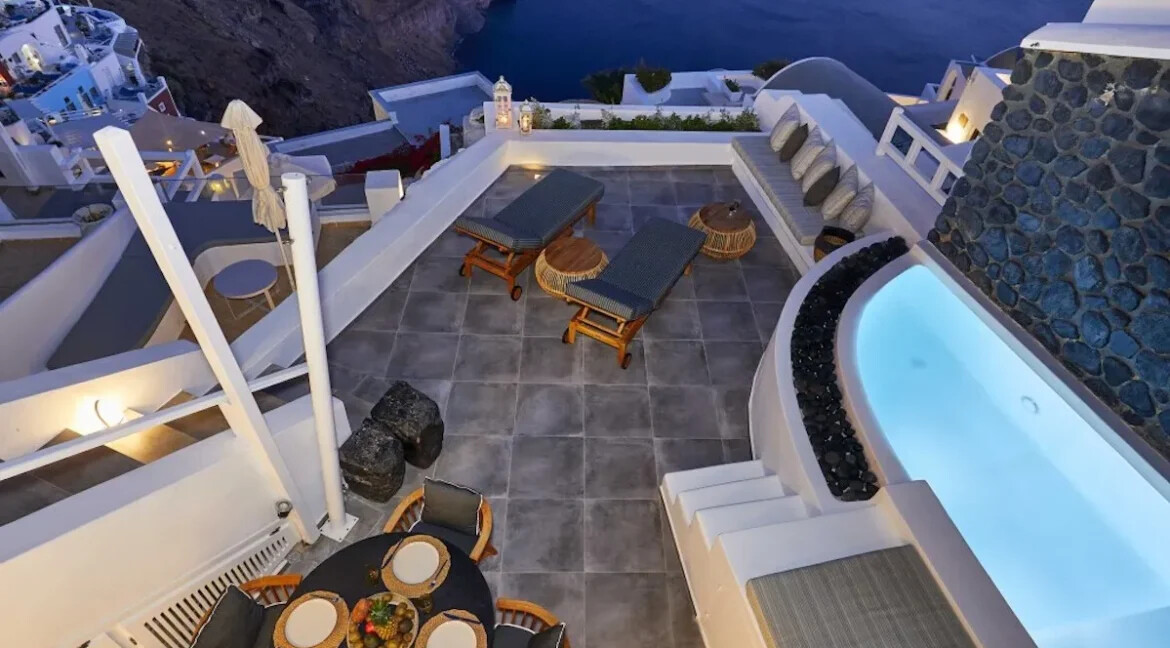 Cave House for Sale in Imerovigli, Santorini 11