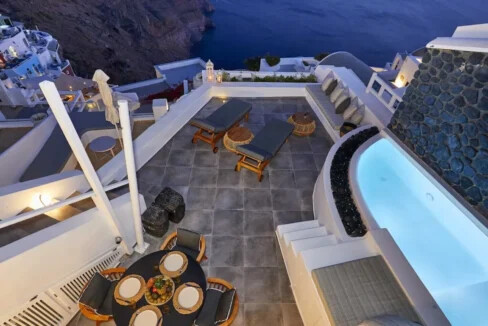 Cave House for Sale in Imerovigli, Santorini 11