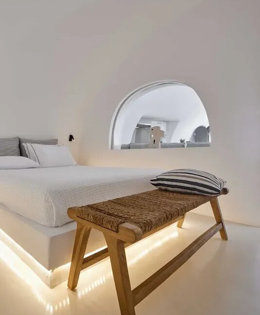 Cave House for Sale in Imerovigli, Santorini 2
