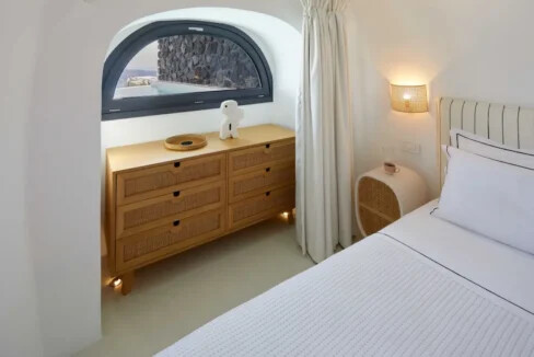 Cave House for Sale in Imerovigli, Santorini 3