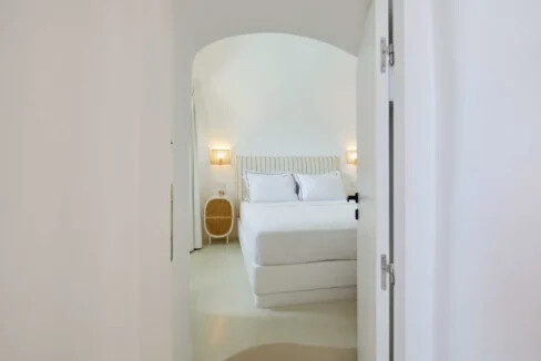 Cave House for Sale in Imerovigli, Santorini 4