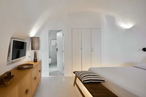 Cave House for Sale in Imerovigli, Santorini 5