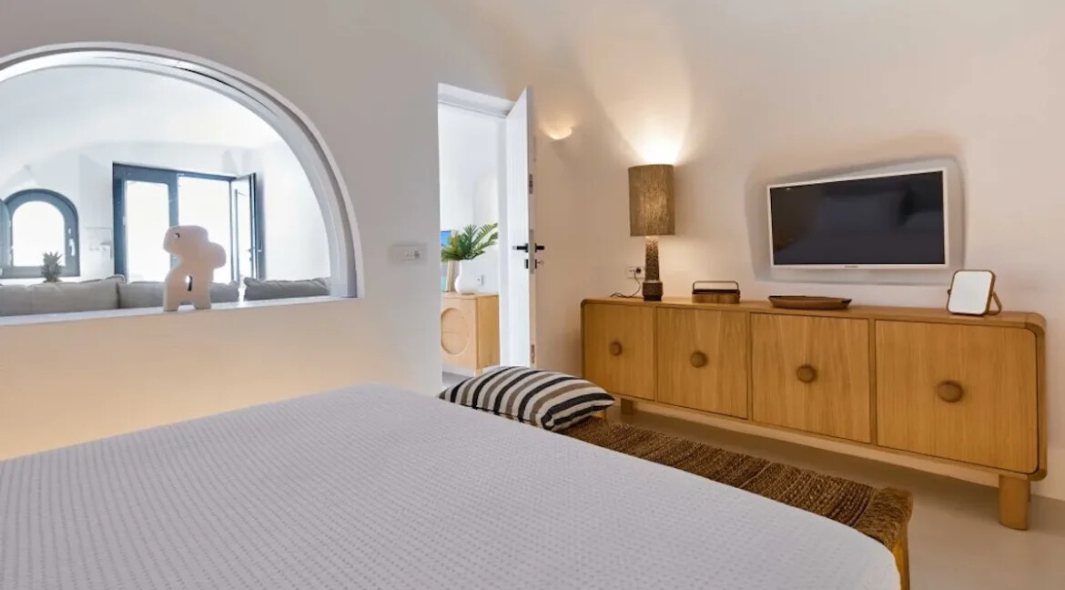 Cave House for Sale in Imerovigli, Santorini 7