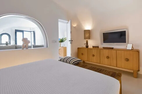 Cave House for Sale in Imerovigli, Santorini 7