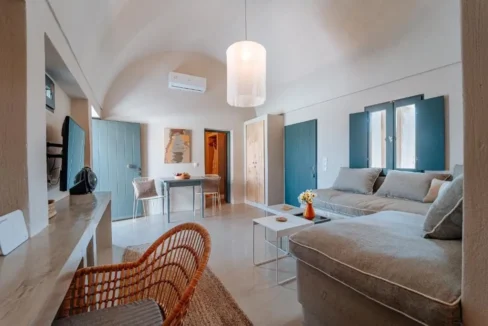 For Sale: Traditional House in Firostefani, Santorini 1