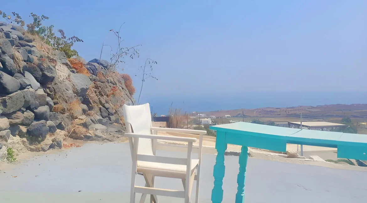 Listing photograph 10 of 33 of the house in Vourvoulos, published by Greek Exclusive Properties.