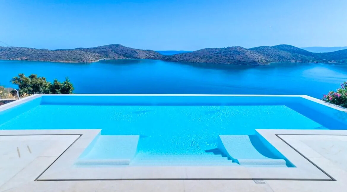 Luxury Villa For Sale in Crete Agios Nikolaos 1