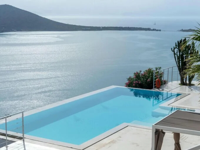 Luxury Villa For Sale in Crete Agios Nikolaos, Elounda