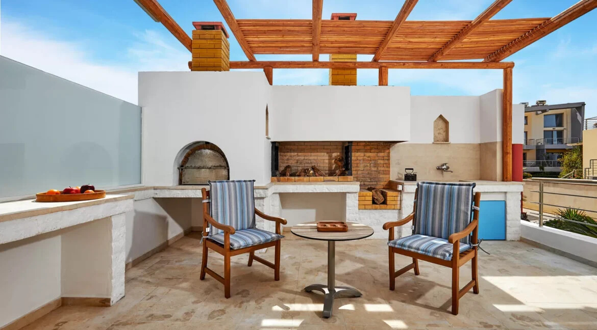 Seafront Villa in Heraklion Crete for sale 16