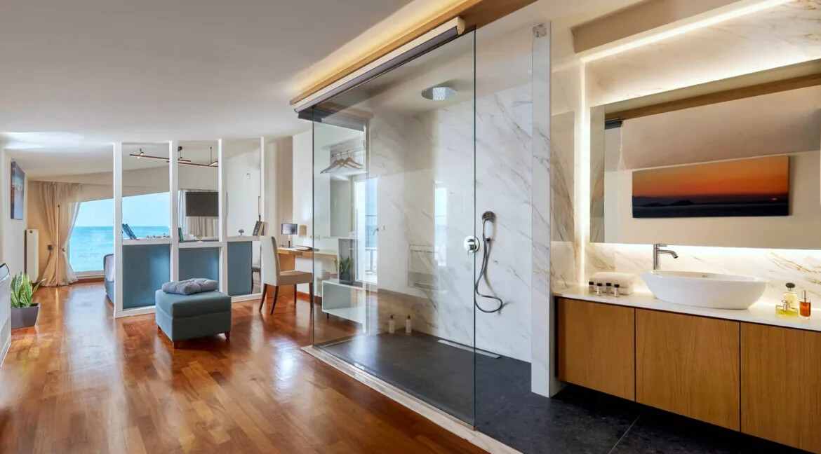 Seafront Villa in Heraklion Crete for sale 17