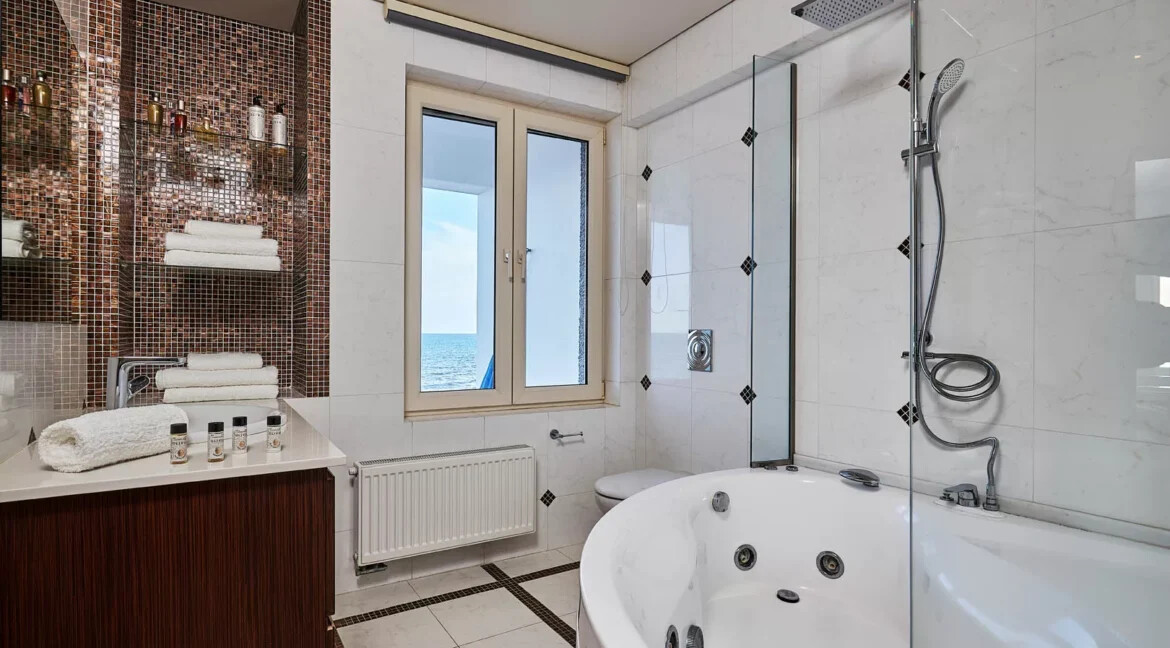 Seafront Villa in Heraklion Crete for sale 8