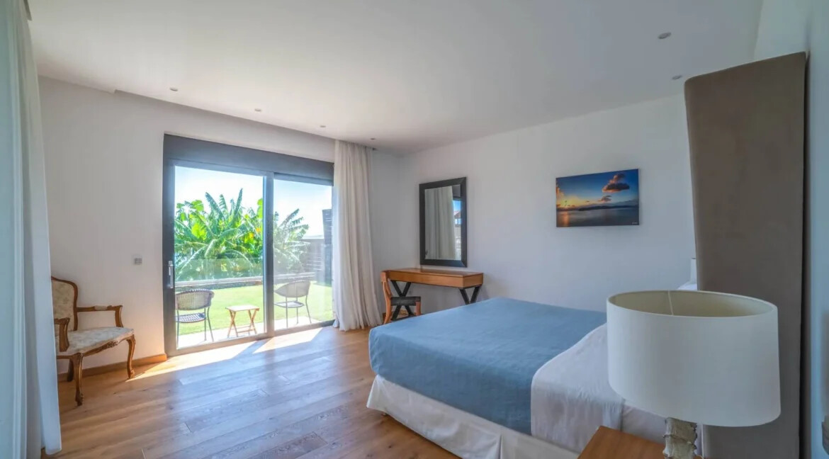 Villa with Direct Sea Access at Elounda Crete 27