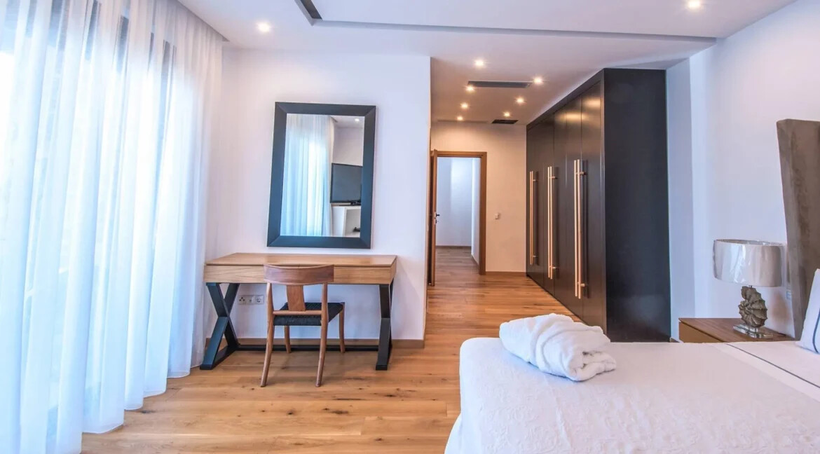 Villa with Direct Sea Access at Elounda Crete 33