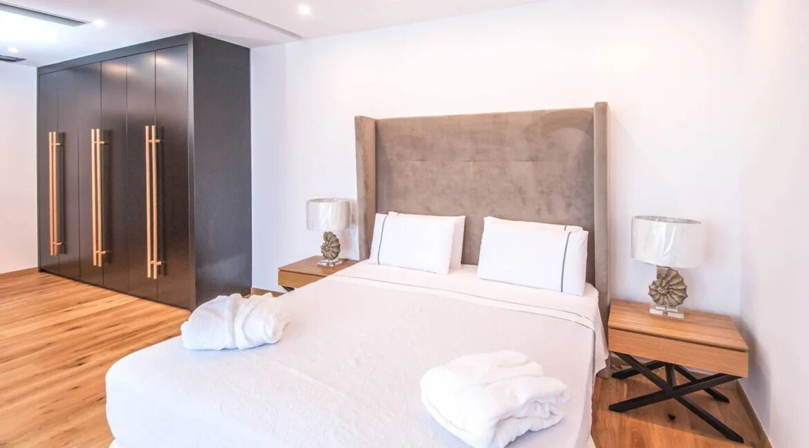 Villa with Direct Sea Access at Elounda Crete 34