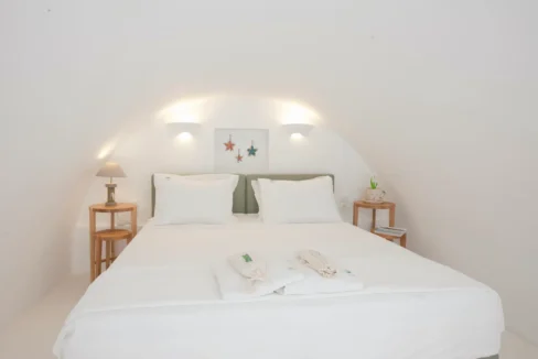Big Villa by the sea at Baxedes Santorini 13
