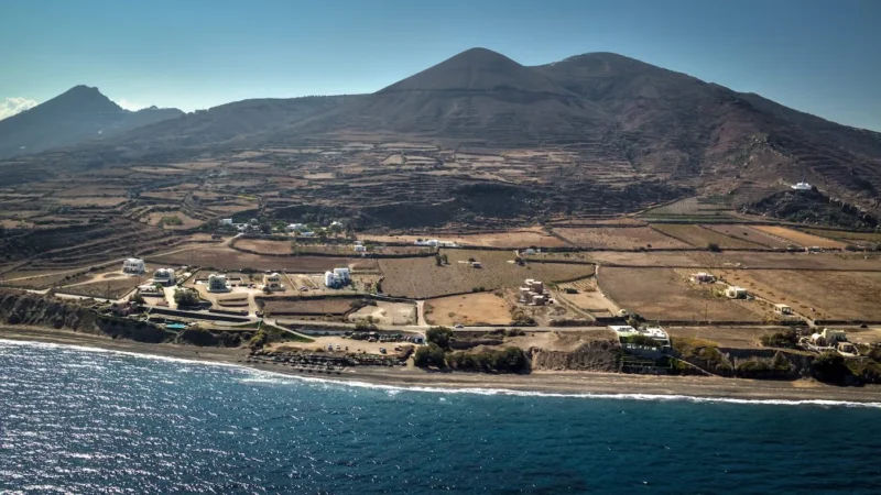 Big Villa by the sea at Baxedes Santorini