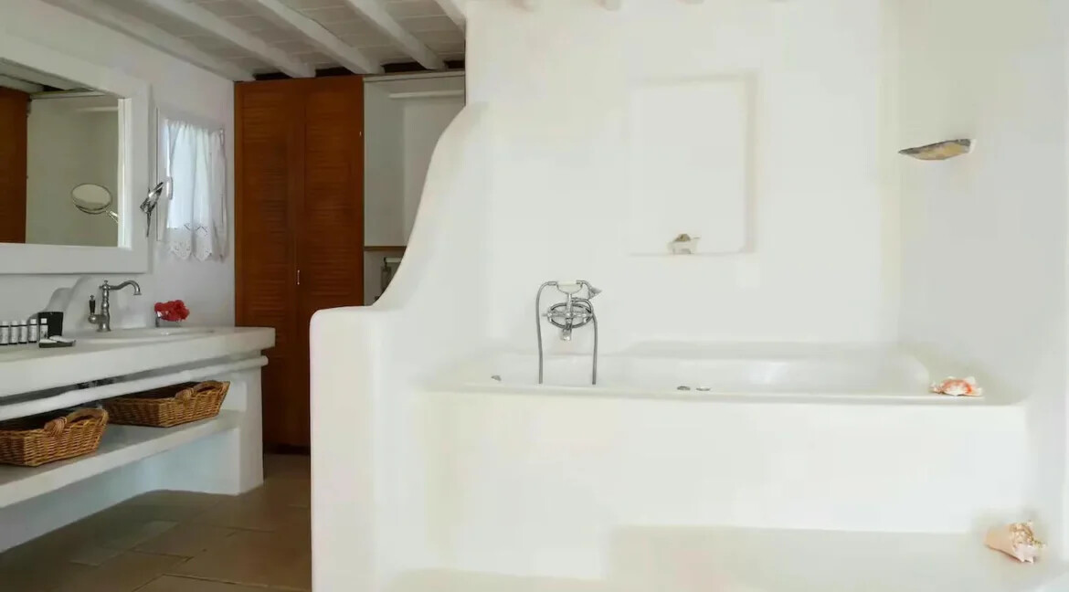 Big Villa for sale in Mykonos, Houlakia 13
