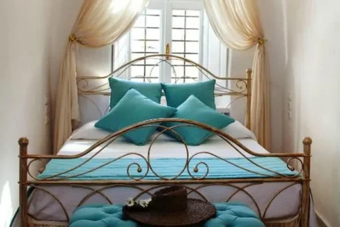 2-Luxury-houses-for-sale-in-Santorini-Firostefani-28