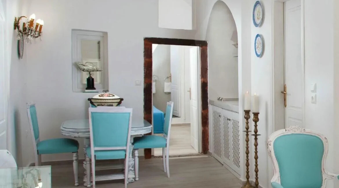 2-Luxury-houses-for-sale-in-Santorini-Firostefani-29