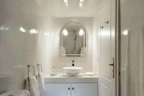 2-Luxury-houses-for-sale-in-Santorini-Firostefani-30
