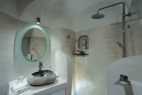 2-Luxury-houses-for-sale-in-Santorini-Firostefani-31