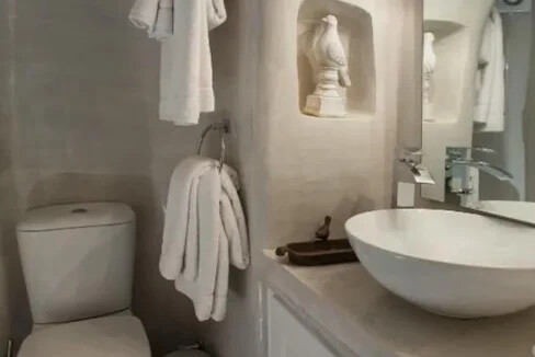 2-Luxury-houses-for-sale-in-Santorini-Firostefani-32
