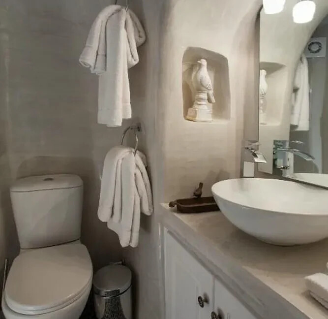 2-Luxury-houses-for-sale-in-Santorini-Firostefani-32
