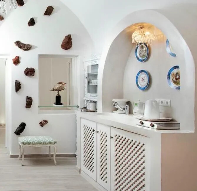 2-Luxury-houses-for-sale-in-Santorini-Firostefani-41